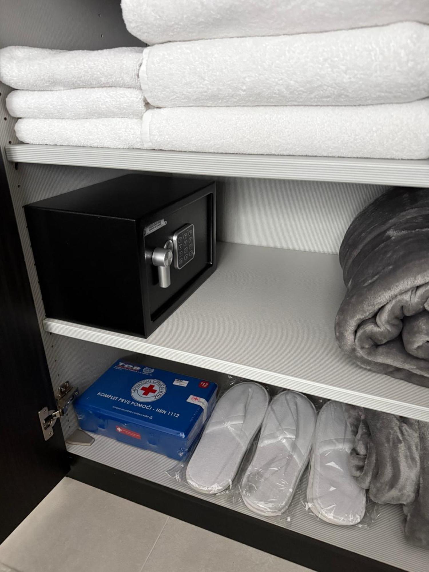 Apartament Dalma Pro - Cozy & Spacious One-bedroom - Self Check-in Karlovac